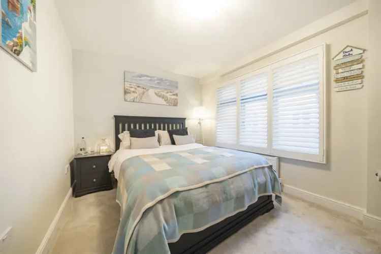 Grade II Listed 2-Bed Home with Private Garden and Studio in Dorchester