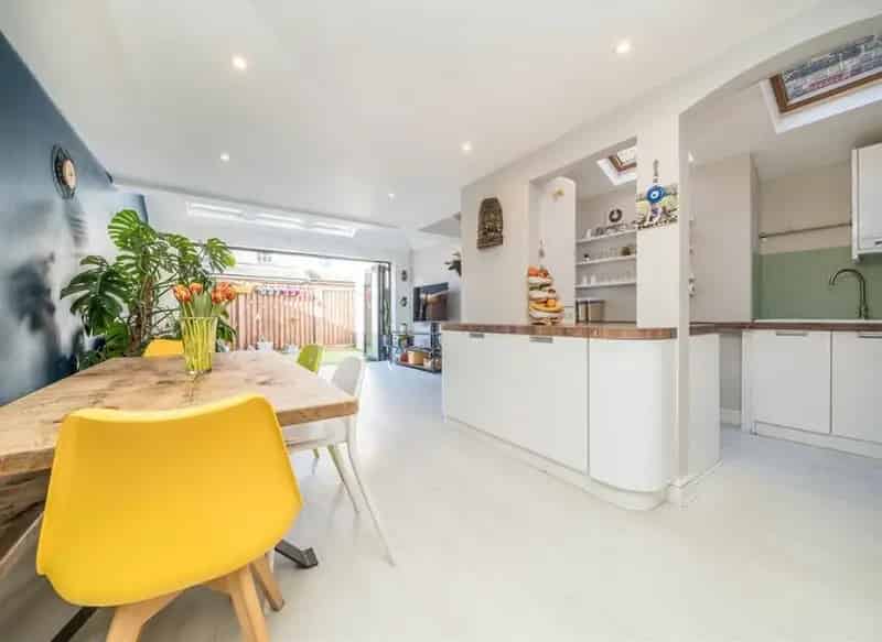 Spacious 3 Bed Maisonette Thames Ditton Village Near River Thames