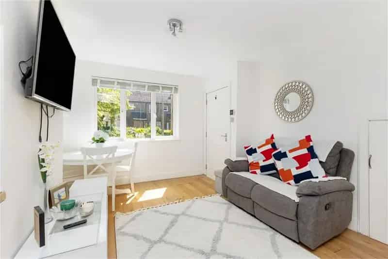 3 Bed End Terraced House Near South Gyle Train Station