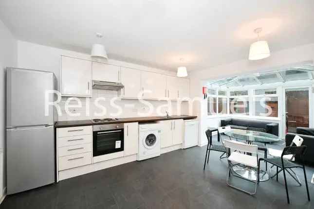 Terraced house to rent in Ferry Street, Isle Of Dogs, Docklands, London, Isle Of Dogs, Docklands, London E14