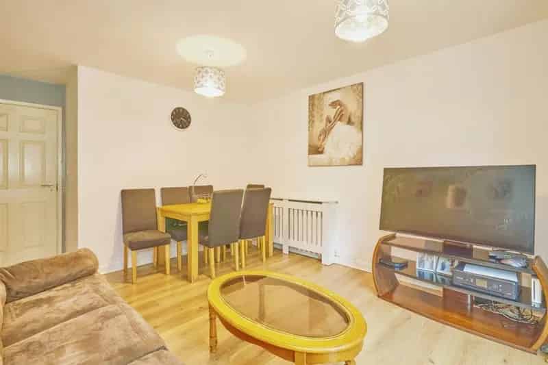 Two Bedroom Ground Floor Flat Harrow Central Location