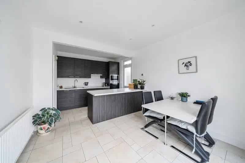 3 Bed House Near New Barnet Station Garage Garden