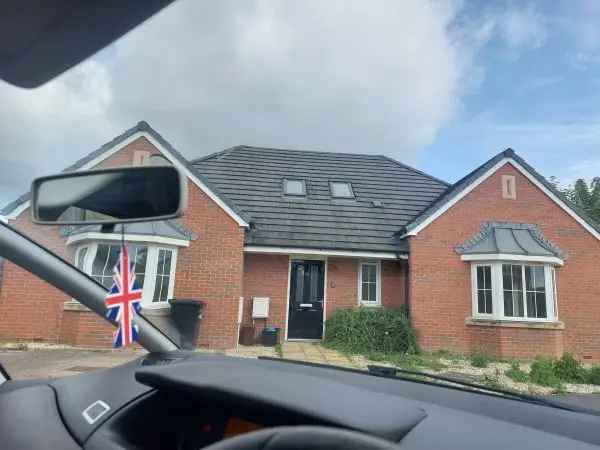 Bungalow For Rent in Yeovil, England