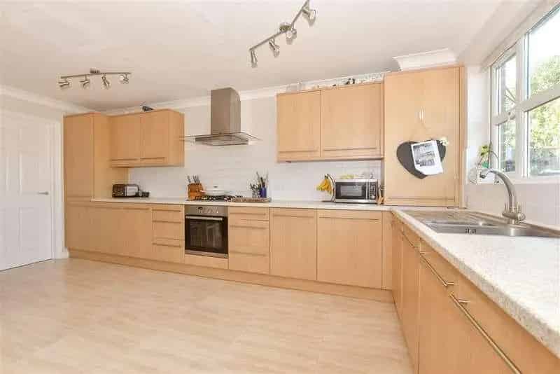 4 bed house for sale