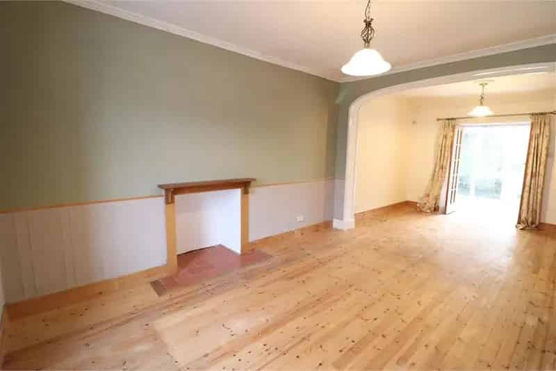 3 Bed Detached Cottage with Garage and Garden