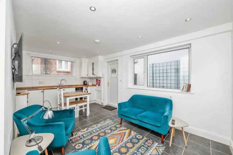 5 6 Bedroom Victorian Family Home Two Kitchens Ample Parking