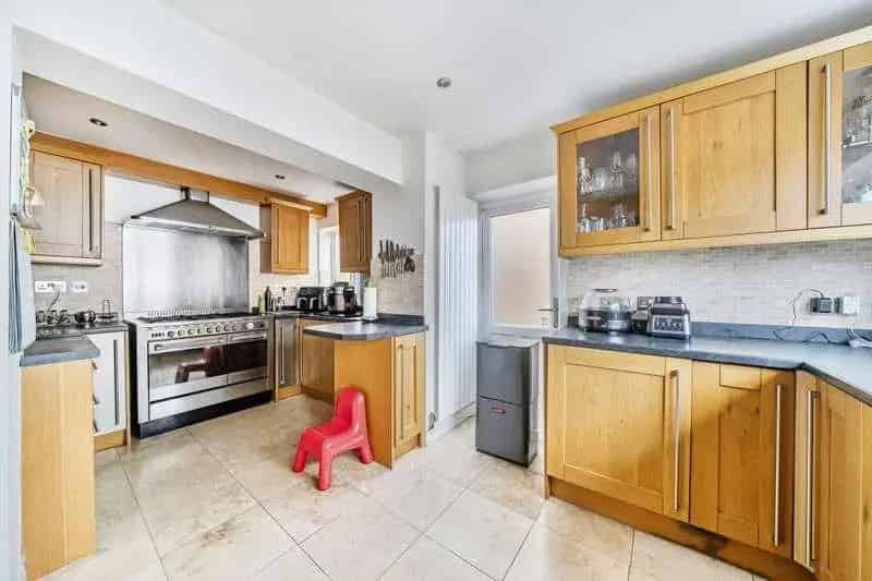 4 bed house for sale