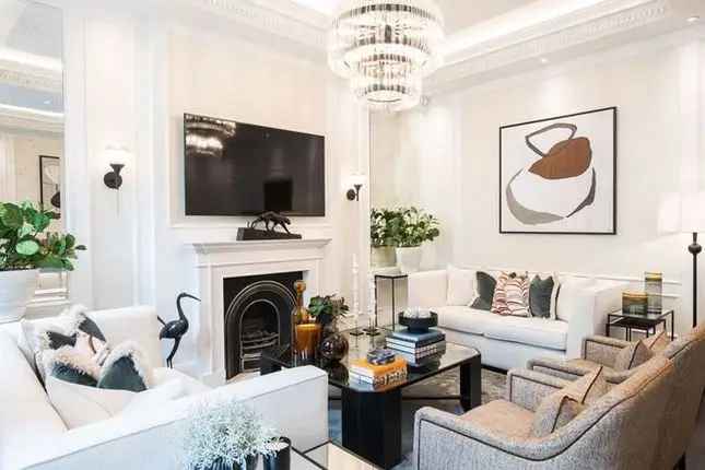 Flat to rent in Kensington Church Street, London W8