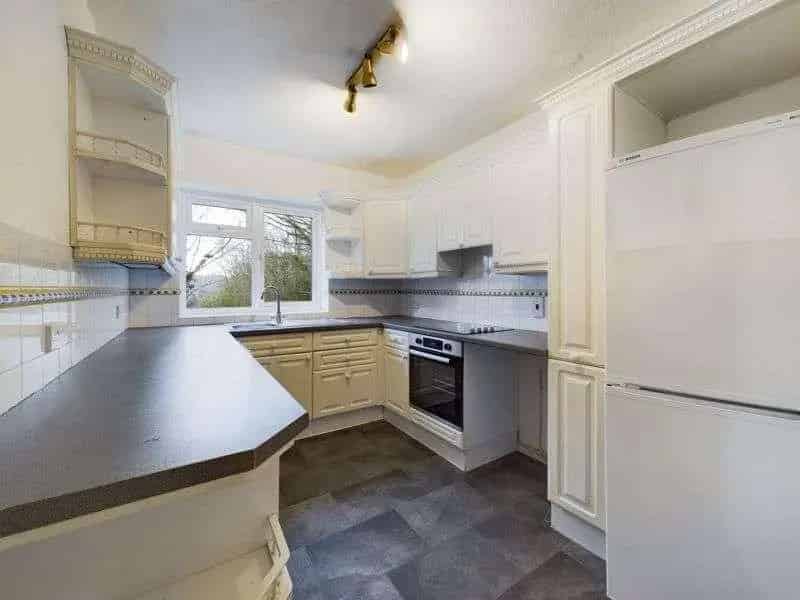 2 Bed Flat for Sale in Tupwood Court Development Caterham