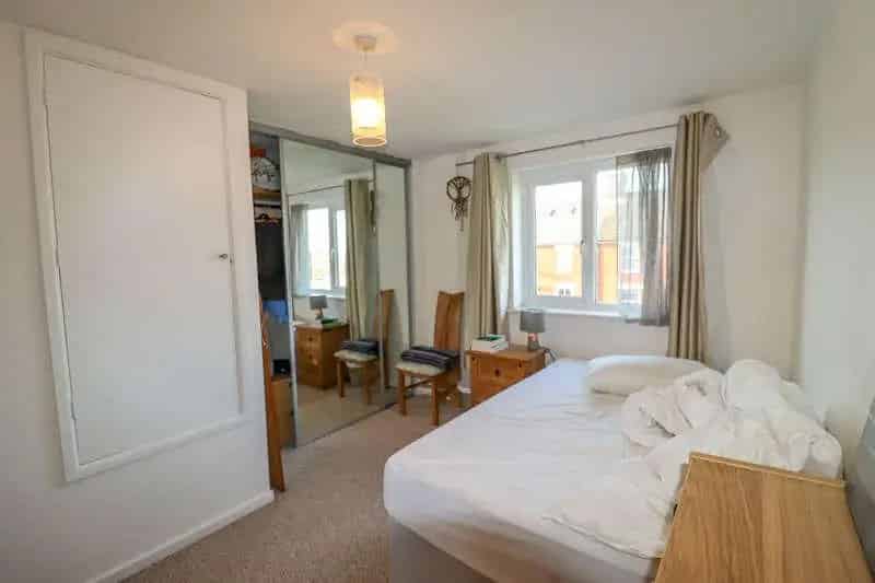 2 bed house for sale