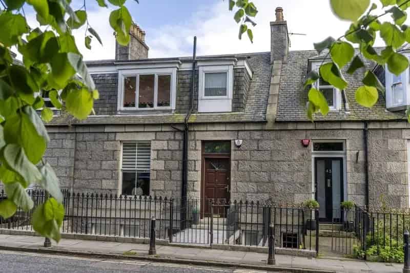 5 Bedroom Terraced House for Sale