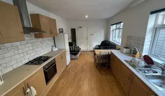 5 Bedroom House Cardiff 209m²
