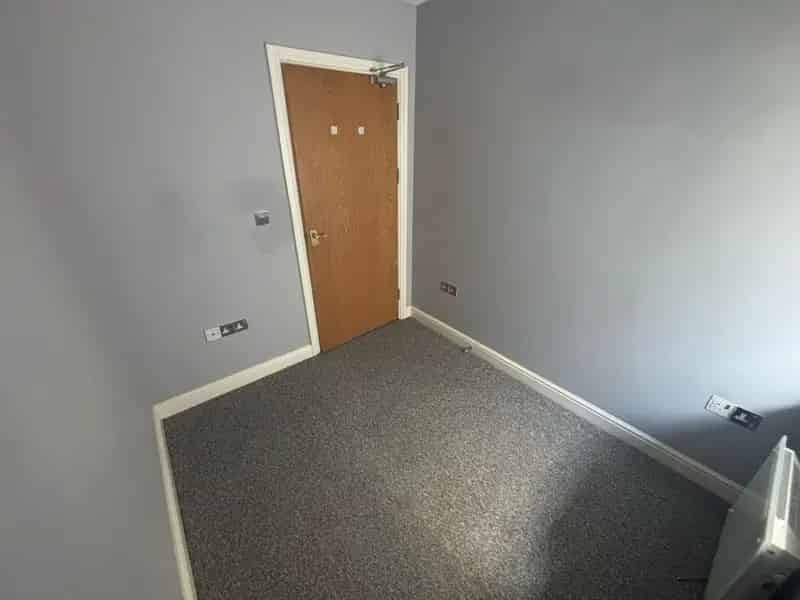 2 Bedroom Apartment Swansea SA6 - Modern Living