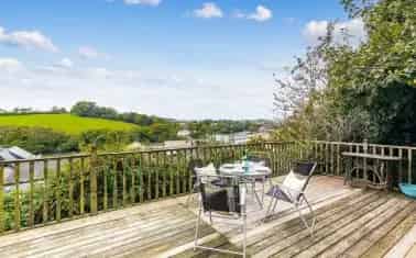 Stunning First Floor Apartment near Kingsbridge Town Centre