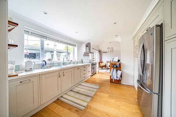 4 Bedroom Detached House for Sale in Oakley