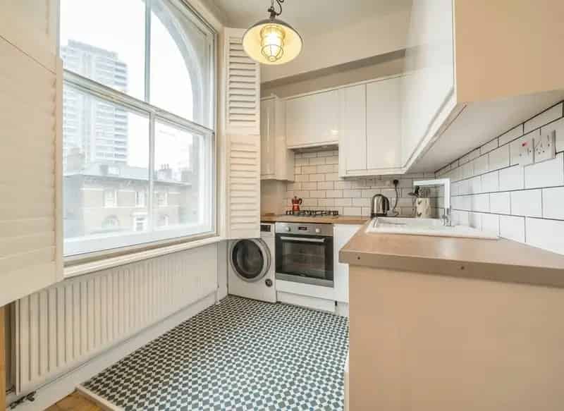 Double Bedroom Period Apartment near Bow Road Station