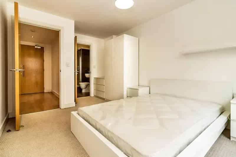 2 Bed Furnished Apartment Green Quarter Manchester Parking Balcony