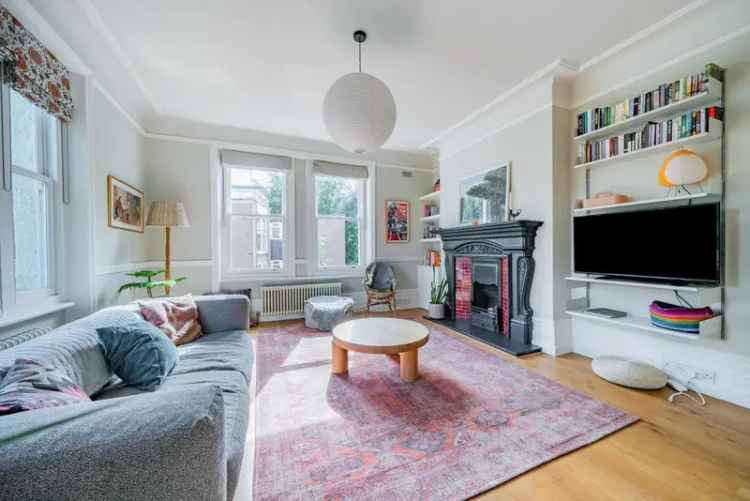 Flat For Sale in London, England