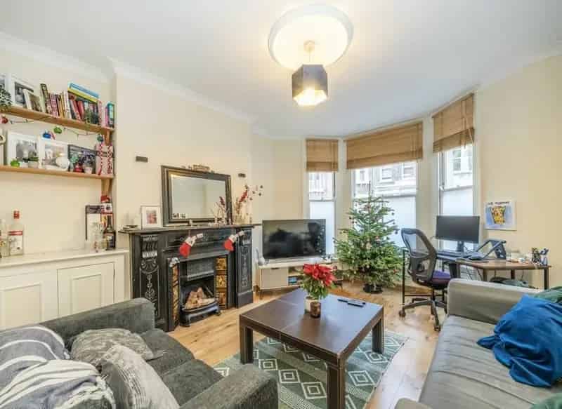 One Bedroom Flat in Clapham with Private Garden