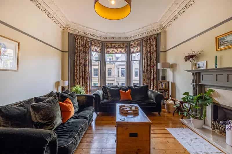 3 Bedroom Apartment for Sale in Hillhead Glasgow