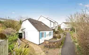 Modern Family Home Near Truro College and Hospital