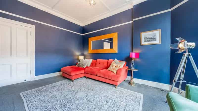 2-Bedroom Glasgow Apartment Battlefield District Modern Amenities