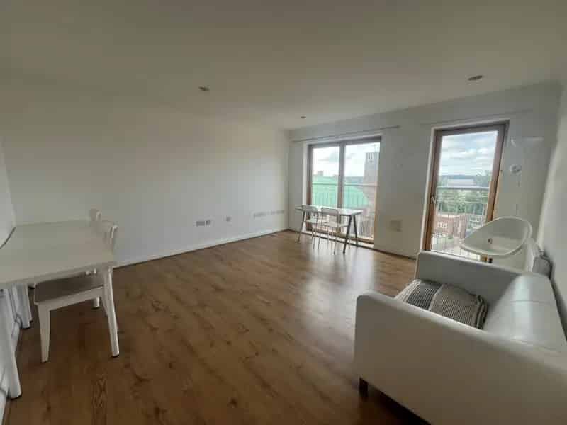 Luxury 2-Bedroom Apartment with Parking City Centre