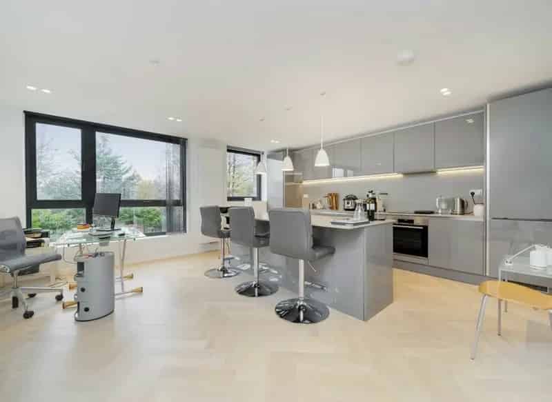 Three Bedroom Flat near Hampstead Village - Excellent Condition