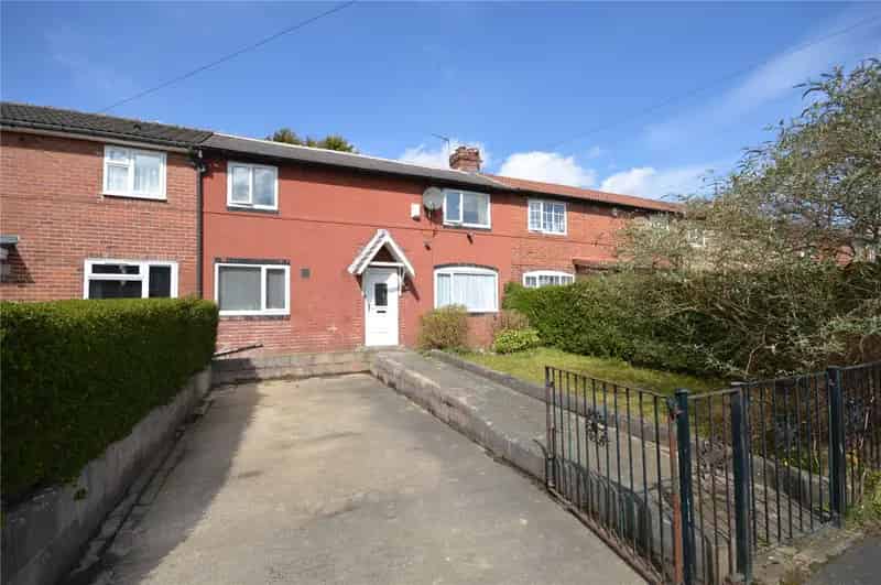 3 Bed Family Home Near M62 M1 Motorways