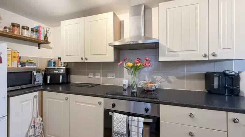 2 Bedroom Grade II Listed Cottage For Sale Westbury