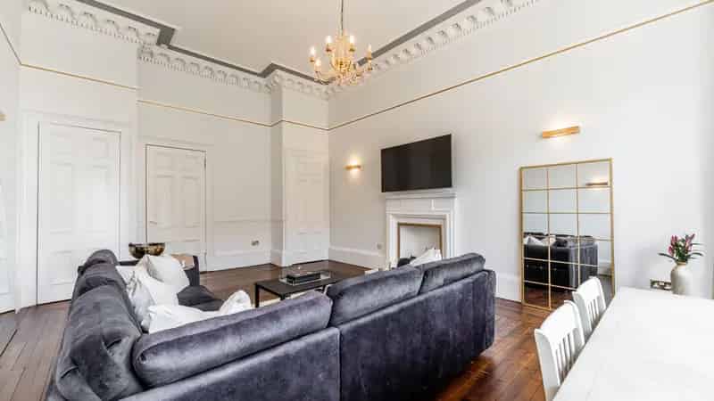2-Bedroom West End Conversion Historic Terrace