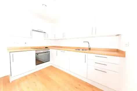 2 Bed Flat 54m² Manchester City Views Modern Amenities