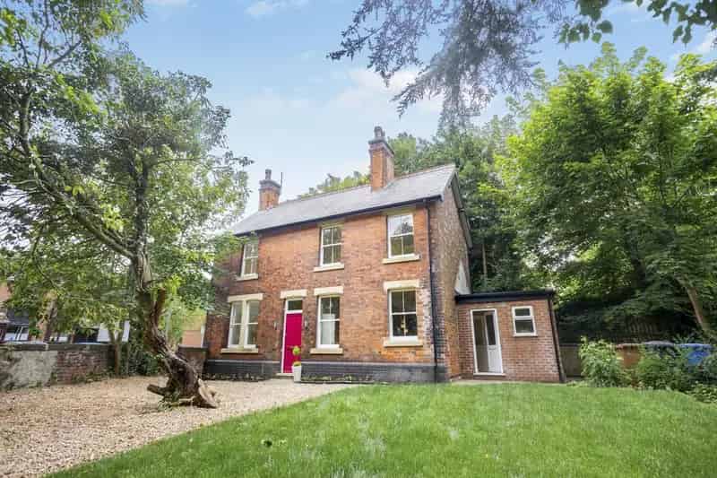 3 Bedroom Detached House for Sale in Chester Green Derby