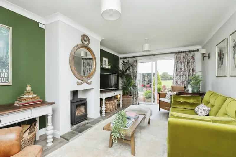 Exceptional Bungalow in Barney with Stunning Garden and Field Views