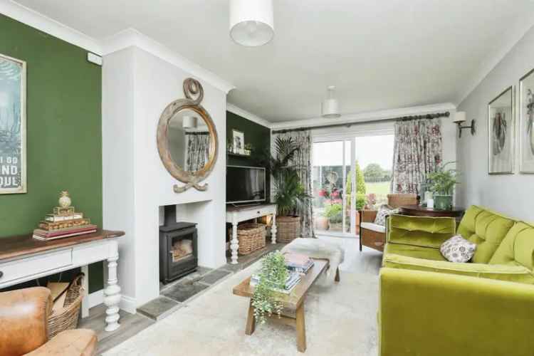 Exceptional Bungalow in Barney with Stunning Garden and Field Views