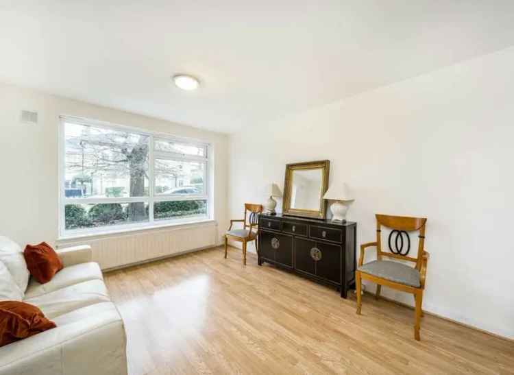 Flat For Sale in London, England