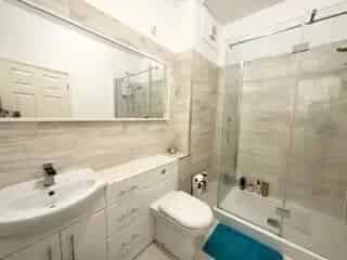 Spacious City Centre 2-Bed Apartment - Zero Deposit Option