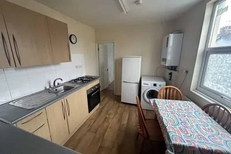 Flat For Rent , Swindon, England