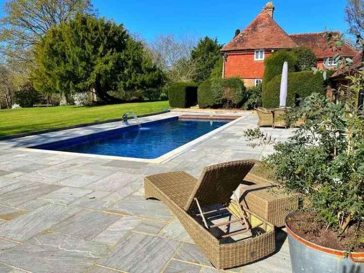 6 Bed House for Sale in Sussex Countryside