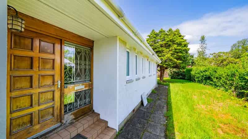 Spacious Unfurnished Bungalow Helensburgh with Ensuite Bathrooms and Double Garage