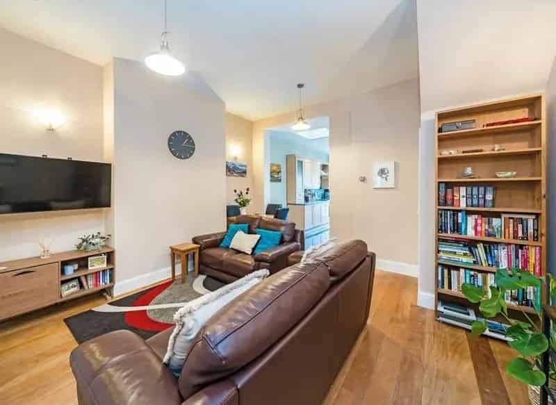 Two Bedroom Apartment with Private Garden Near Holloway Road