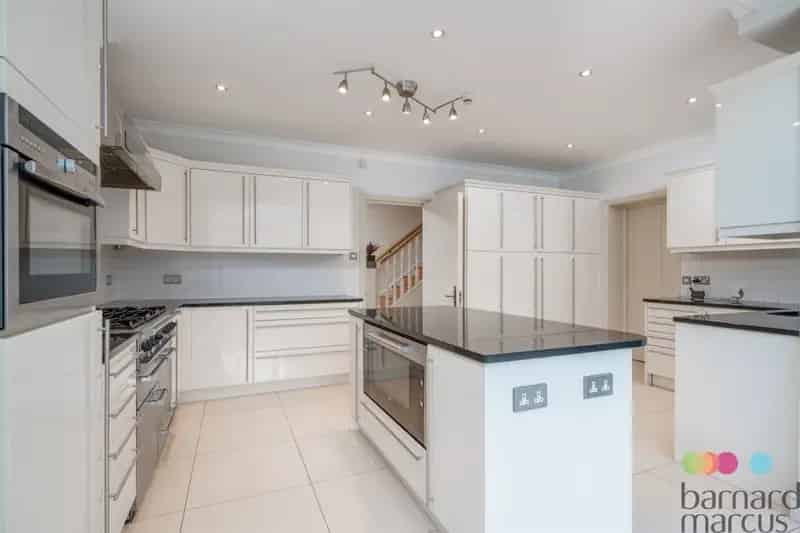 Luxury 4-Bed House near East Finchley  Highgate  Development Potential