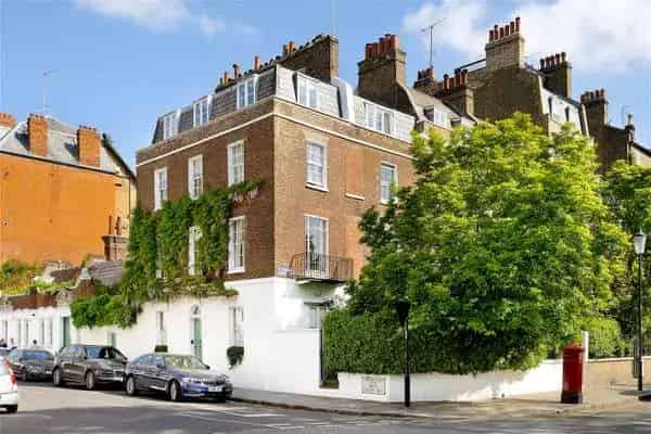 3 Bedroom Chelsea House South Facing Garden Private Patio