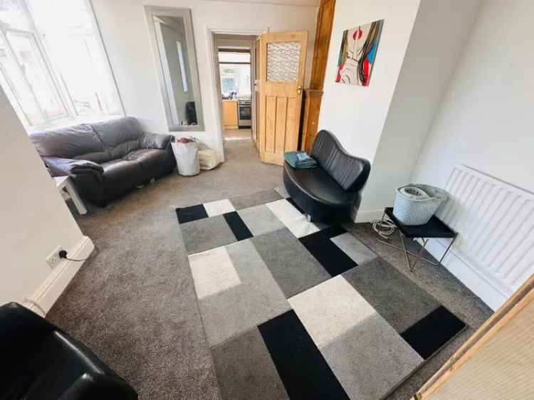 5 Bedroom Student Sharer House Near Shops and Transport