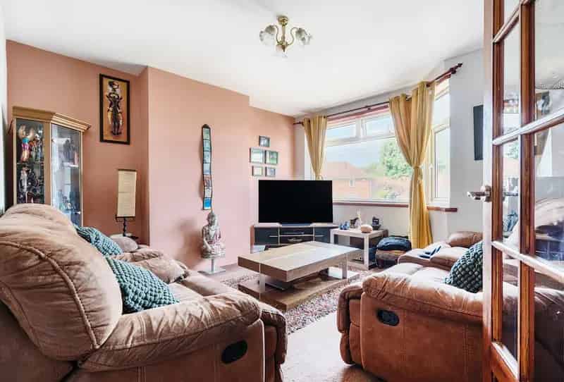 5 Bedroom House for Sale Wootton Road