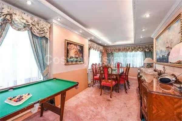 5 Bed Detached House For Sale