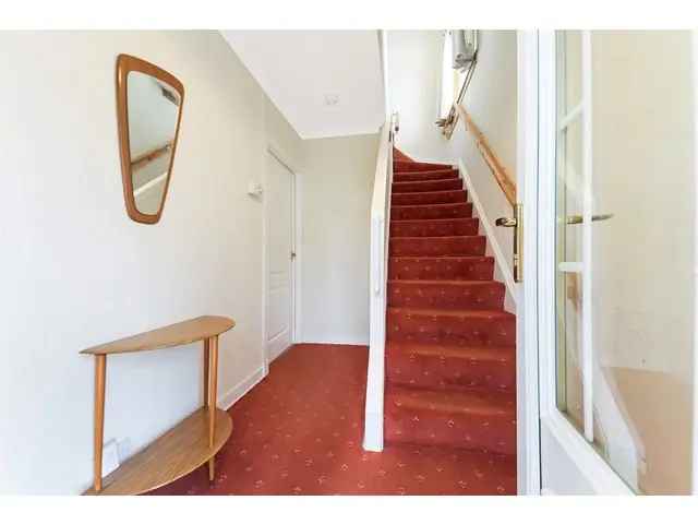 3 Bedroom Semi Detached House for Sale Mount Vernon