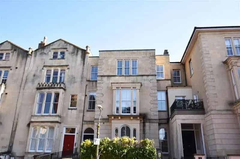 2 Bed Flat for Sale Clifton Spacious Garden Apartment High End Finish