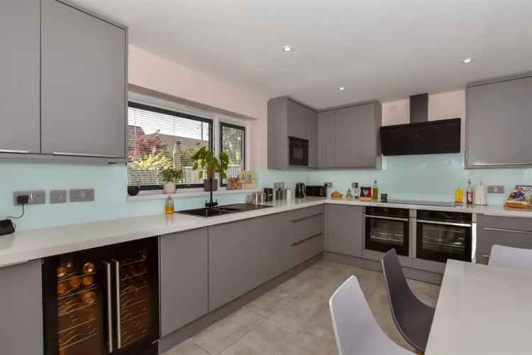 4 Bedroom Detached House for Sale in Staplehurst