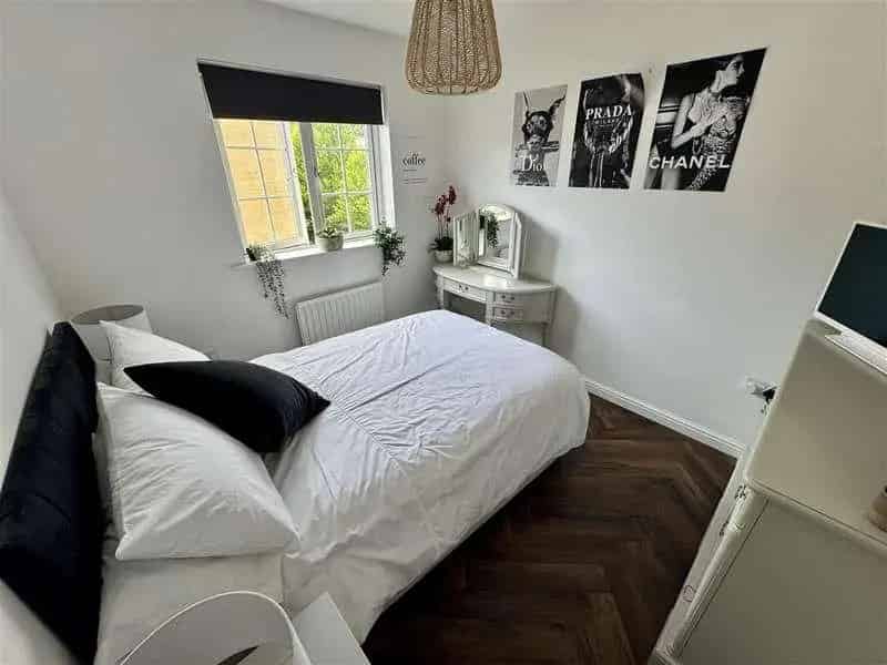 3 Bed Flat for Sale Marina Views Garage